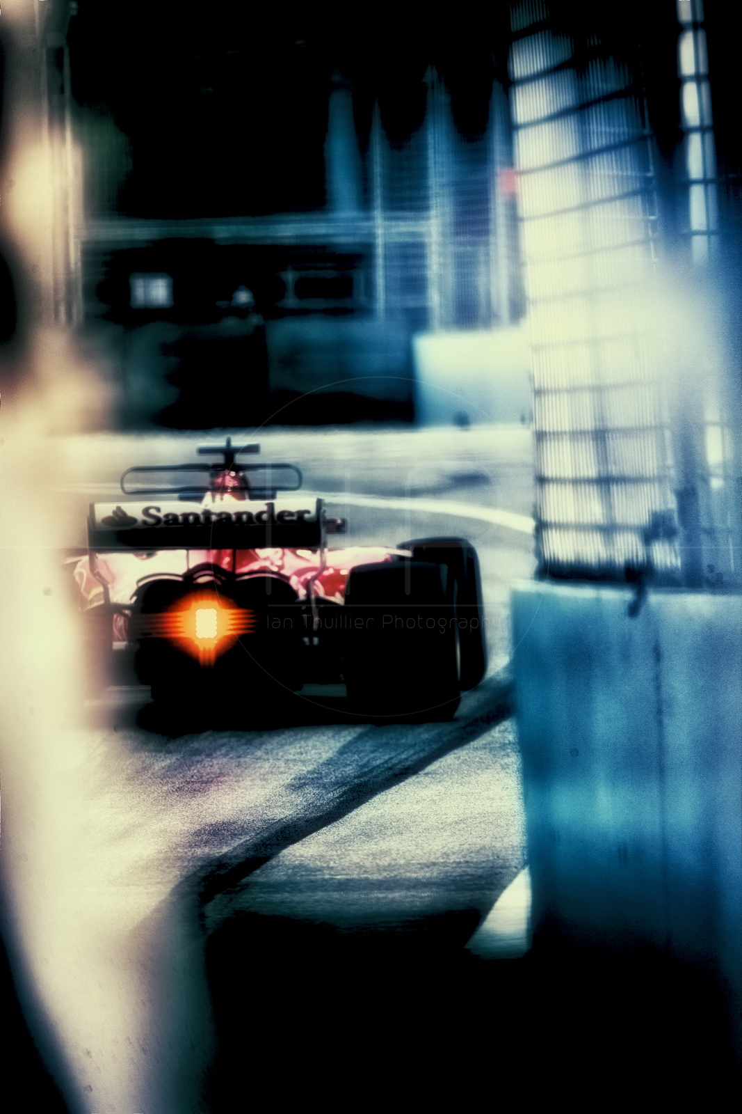 Formula 1 2017: Singapore Grand Prix by Ian Thuillier. 